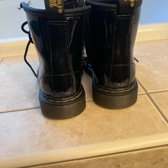 Dr. Martens Size 7 T(toddler) boot - Picture 6 of 7